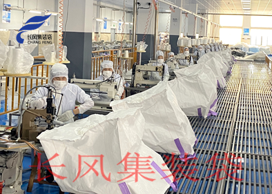 24 : 缝纫车间1（120台缝纫机 均采用自动不断线 自动热切技术  确保每条集装袋的品质稳定）